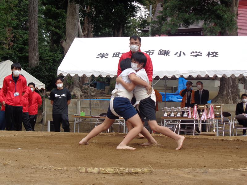 地域伝統の相撲を体育の年間指導計画に取り入れている栄町立布鎌小学校＝同町