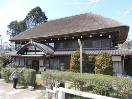 昔ながらの茅葺き屋根の魅力を残す塩田家住宅主屋=大多喜町小土呂