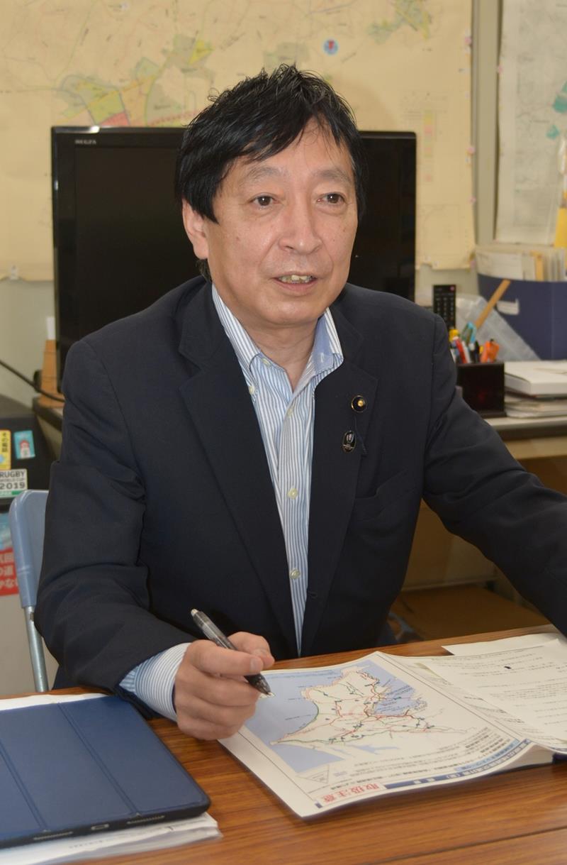 北総線問題について答える滝田県議=印西市の事務所