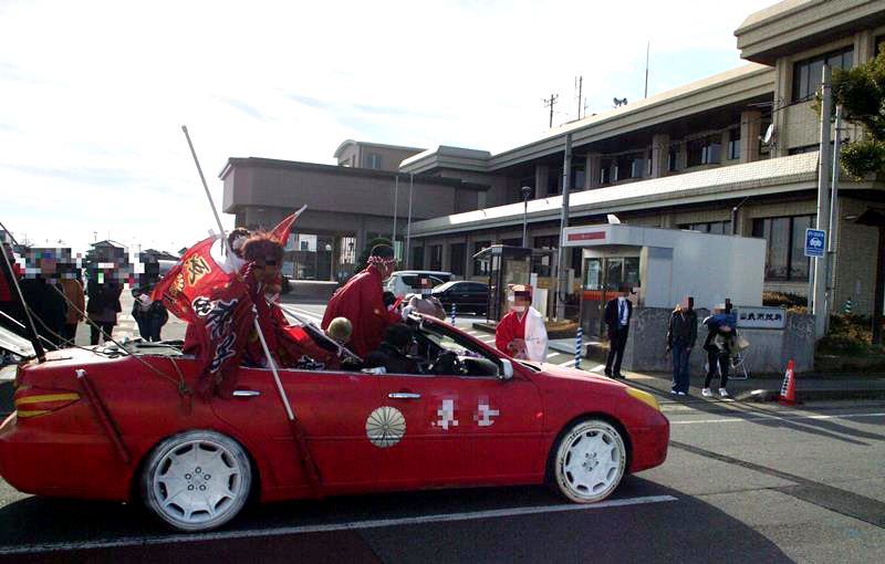 集団暴走する山武市の新成人ら（県警提供、画像は一部加工してあります）