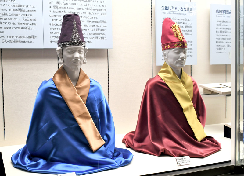 副葬品として出土した金銀の冠飾