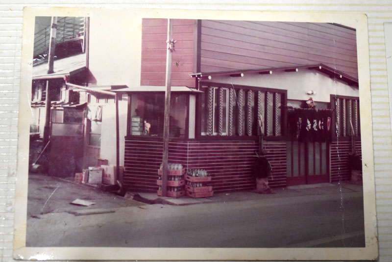 １９７０年代ごろの二番町房州屋の外観（同店提供）