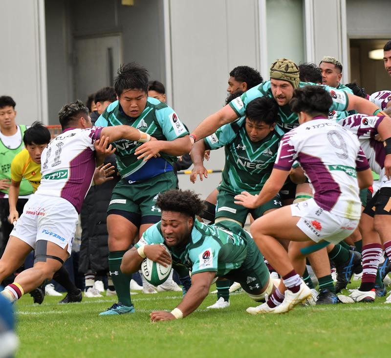 花園との練習試合でトライを決める東葛のミティエリ（手前下）＝１８日、我孫子市