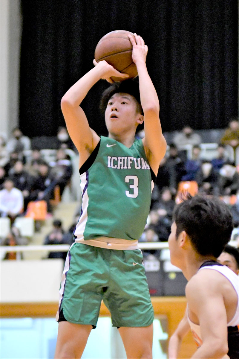 最終クオーター、シュートを放つ市船橋の菊田