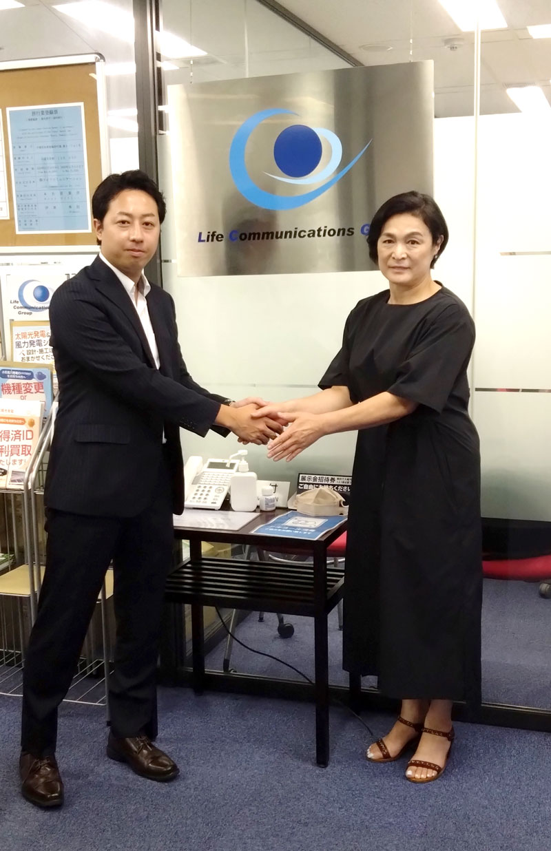 ＬＣ―ＪＡＰＡＮの佐々木一真専務（左）と高崎知子元社長