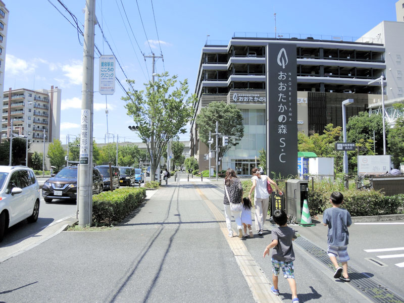 「流山おおたかの森駅」南口周辺=22年、流山市