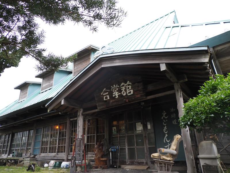 白川郷から移築された合掌造りの古民家に心地良い時間が流れる「えどもんず」
