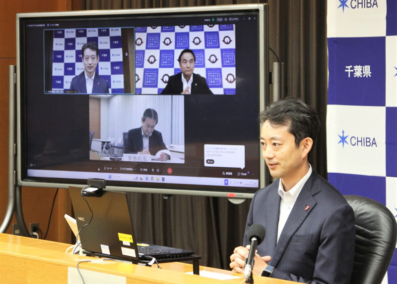 全国知事会デジタル社会推進本部のウェブ会議で幹事長としてあいさつする熊谷知事＝１８日、県庁