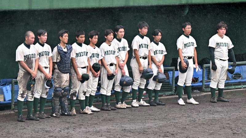 市銚子―市原緑 5年ぶりに単独出場した市原緑ナイン。左端は白鳥主将=青葉の森