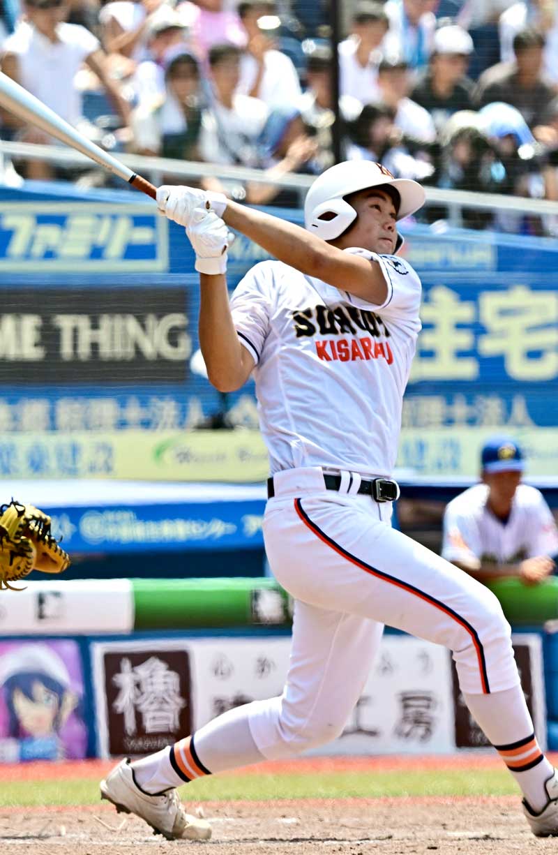 木更津総合－中央学院　５回裏木更津総合１死一、二塁、井上が右越えに先制３ランを放つ＝ＺＯＺＯマリン