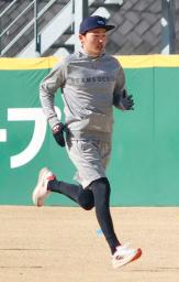 　ランニングで汗を流す西武・源田＝埼玉県所沢市