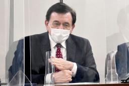　東京地裁の判決を受け、記者会見するケント・ギルバート氏＝２７日午後、東京・霞が関の司法記者クラブ