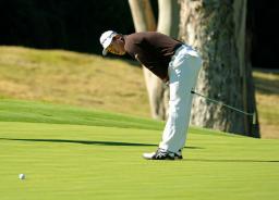 <p>　第３ラウンド、７番でバーディーパットを外した松山英樹。通算３アンダーで３２位＝リビエラＣＣ（共同）</p>