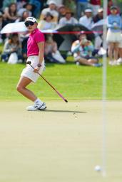 <p>　最終ラウンド、１６番でバーディーパットを外した岩井千怜。通算２３アンダーで２位＝サイアムＣＣ（共同）</p>