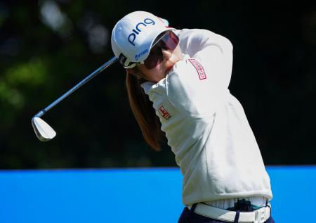 <p>　第２日、通算３アンダーで首位に立った佐久間朱莉＝オリエント・クラブ（共同）</p>