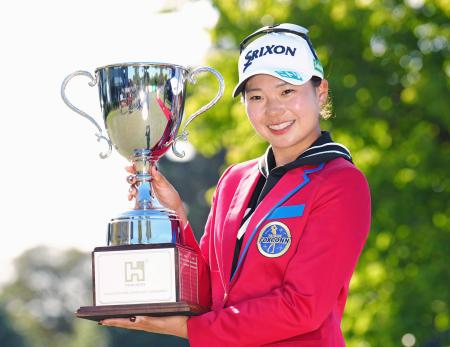 <p>　通算５アンダーで優勝した菅楓華＝オリエント・クラブ（共同）</p>