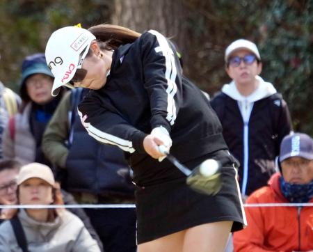 <p>　第２日、通算２アンダーで首位の佐久間朱莉＝紫ＣＣすみれ</p>