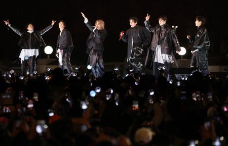 <p>　２１日、ソウルの光化門広場で開かれたＢＴＳの公演（聯合＝共同）</p>