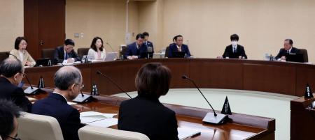 <p>　抗がん剤注射を受けた白血病患者が死亡した問題について話し合う、県議会福祉保健医療委員会＝２５日午前、埼玉県庁</p>