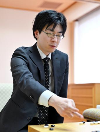 <p>　囲碁の第５０期棋聖戦７番勝負の第７局で、一力遼前棋聖を破りタイトルを獲得した芝野虎丸新棋聖＝２６日午後、神奈川県箱根町</p>