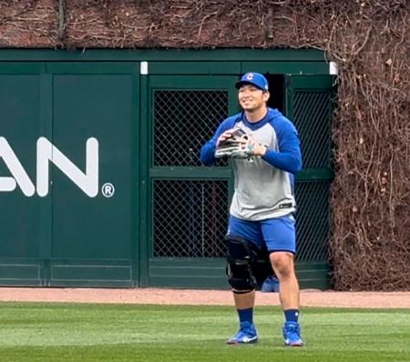 <p>　守備練習するカブス・鈴木＝シカゴ（共同）</p>