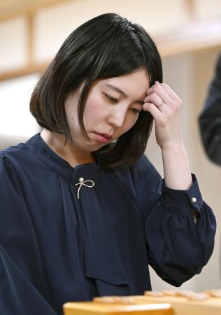 <p>　プロ棋士編入試験５番勝負で３敗し、不合格となった福間香奈女流五冠＝２７日午後、大阪府高槻市の関西将棋会館</p>