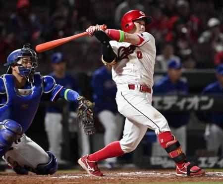 <p>　１０回広島２死一、二塁、勝田が右翼線にプロ初安打となるサヨナラ打を放つ。捕手石伊＝マツダ</p>