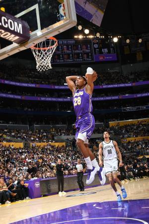 <p>　ネッツ戦でダンクシュートを狙うレーカーズの八村＝ロサンゼルス（ＮＢＡＥ・ゲッティ＝共同）</p>