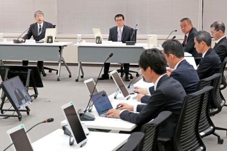 <p>　原発のテロ対策施設の設置期限延長を決めた原子力規制委員会の定例会合＝１日午前、東京都港区</p>