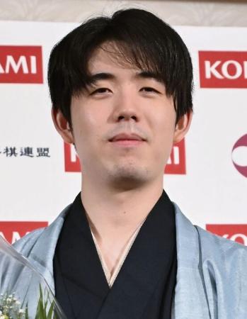 <p>　藤井聡太六冠</p>