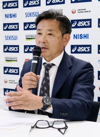 <p>　記者会見する日本陸連の山崎一彦強化委員長＝３日、東京都内</p>