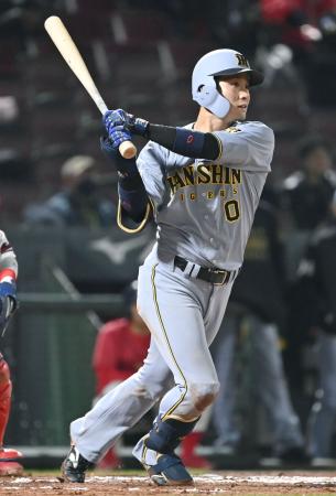 <p>　１０回阪神１死一塁、木浪が右越えに決勝の２ランを放つ＝マツダ</p>