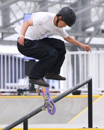 <p>　男子ストリートで優勝した白井空良＝宇都宮市東部総合公園</p>