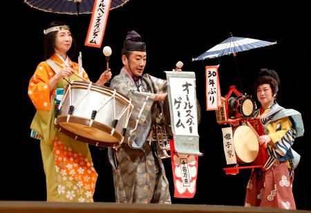 <p>　第７２回「全日本チンドンコンクール」で初優勝した「ちんどん通信社　囃子家」＝５日午後、富山市</p>