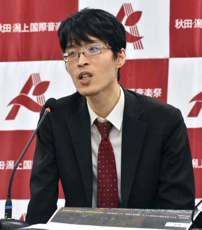 <p>　記者会見する「秋田・潟上国際音楽祭」の千田桂大委員長＝７日午後、秋田市</p>