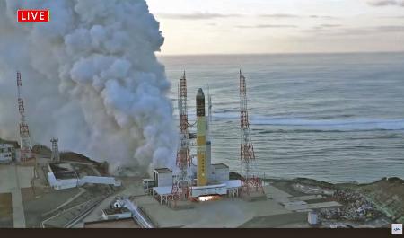 <p>　３月、鹿児島県の種子島宇宙センターで行われたＨ３ロケット６号機のエンジン燃焼試験（ＪＡＸＡの中継から）</p>