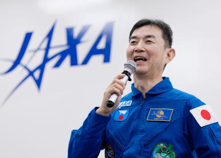 <p>　記者会見する宇宙飛行士の油井亀美也さん＝９日午後、東京都千代田区</p>