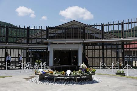 <p>　津久井やまゆり園の「鎮魂のモニュメント」＝２０２５年７月、相模原市</p>