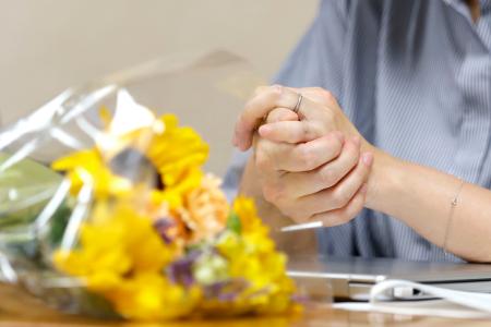 <p>　記者会見する元検事の女性＝２９日午後、東京都内</p>