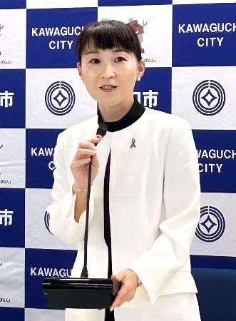<p>　定例記者会見で発言する埼玉県川口市の岡村ゆり子市長＝２９日午前、川口市役所</p>
