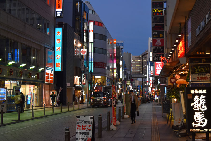 閑散とする千葉市の飲食店街（写真と記事本文は直接関係ありません）