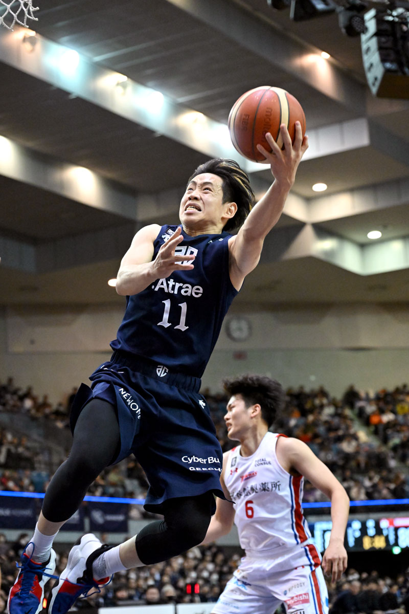 Ａ千葉―熊本　最終クオーター、シュートを決めるＡ千葉の杉本＝千葉ポートアリーナ