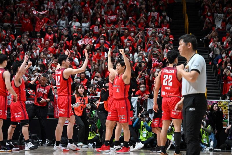 天皇杯連覇を喜ぶ千葉Ｊの選手たち