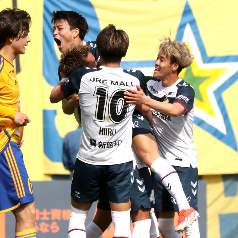 仙台戦で田口の先制ゴールに喜びを爆発させる千葉イレブン＝４月２７日、ユアスタ（（Ｃ）ＪＥＦＵＮＩＴＥＤ）