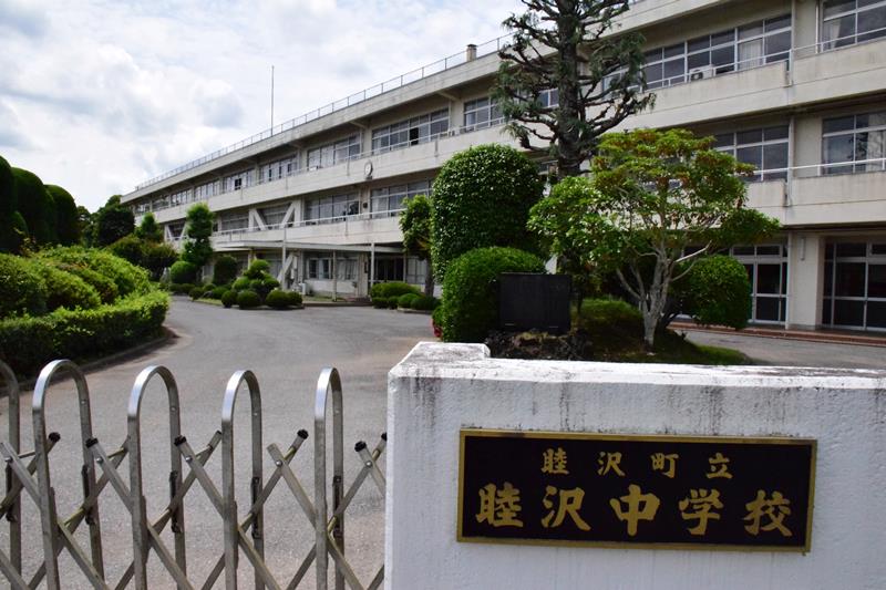 老朽化が進む町立睦沢中学校=睦沢町