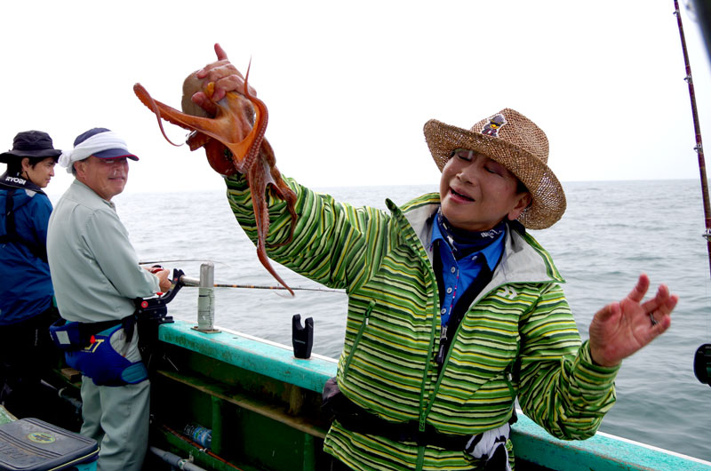 タコをゲットした中野聖子さん