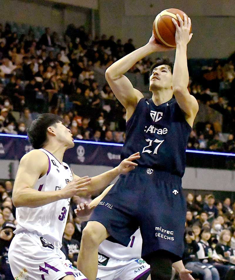 Ａ千葉－山形　第２クオーター、シュートを放つＡ千葉の熊谷＝千葉ポートアリーナ