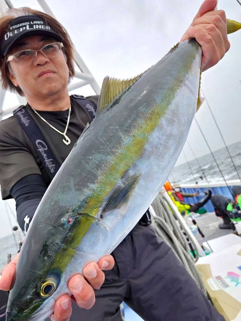 鹿島沖でゲットしたワラサ(写真は「幸栄丸」提供)