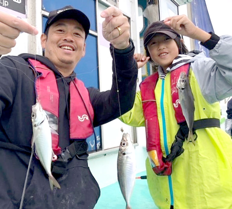 木更津沖で釣り上げたアジ(写真は「守山丸」提供)