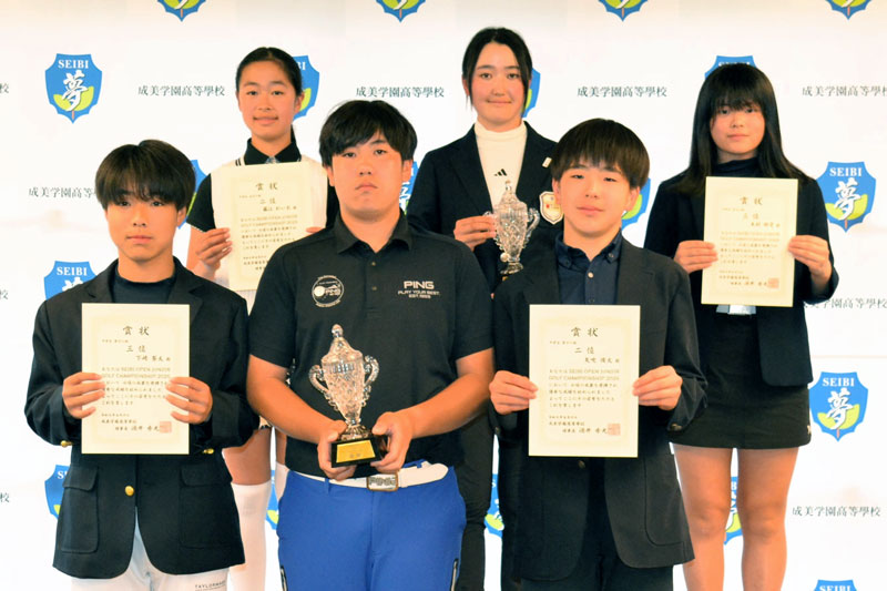 中学生部門の上位入賞者＝６日、勝浦市